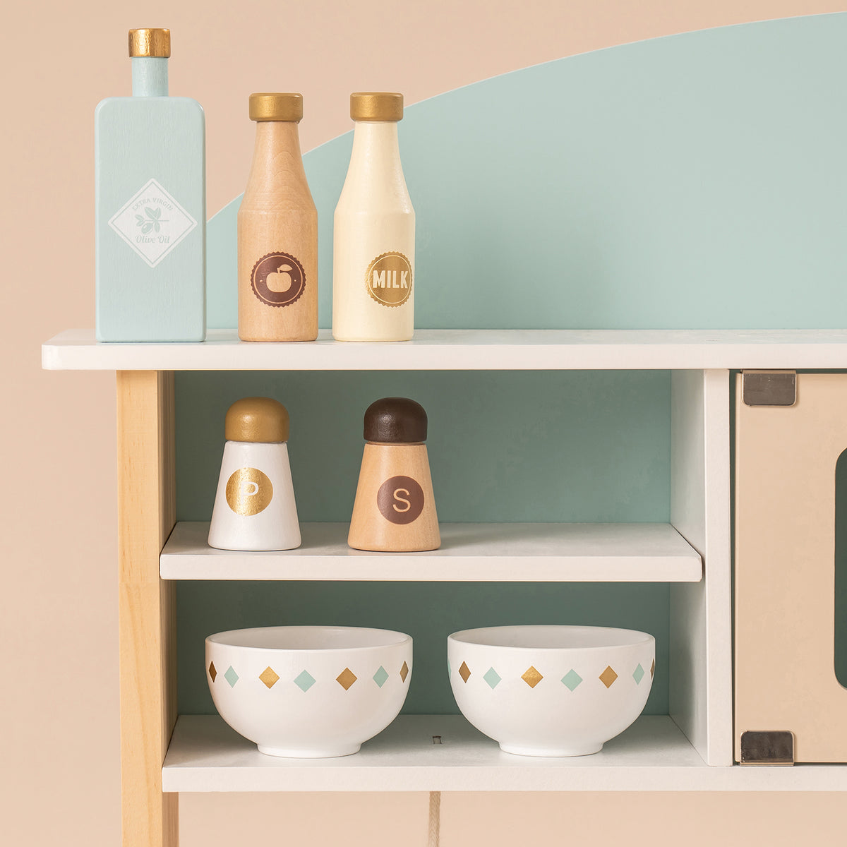 ROBUD kitchen shelf detail showing wooden condiment bottles, salt and pepper shakers and two white ceramic-style bowls