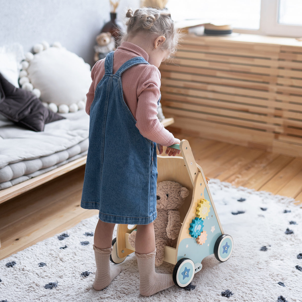 Robud baby push walker, rear view detail