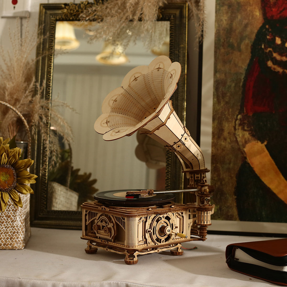 ROKR, DIY Crank Classic Gramophone, LKB01, 3D wooden gramophone puzzle, detail close-up