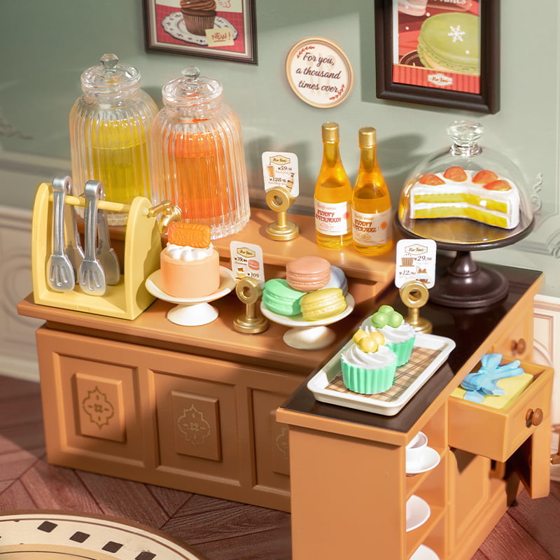Rolife drink bar counter with glass bottles, fruit drinks, desserts and small tools