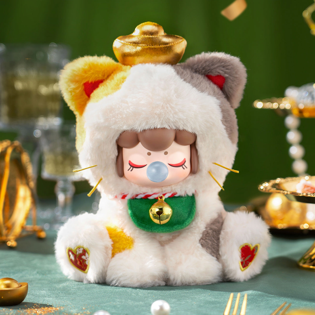 Rolife Nanci's Tea Time Kitties Surprise Plush Dolls MNDXX collectible figure, styled lifestyle scene with model assembled