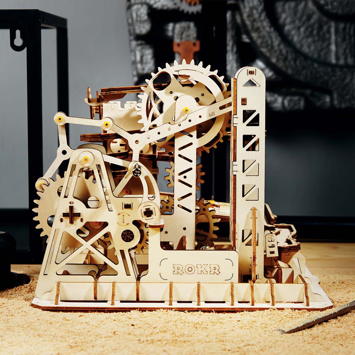 ROKR Marble Climber Fortress LG504 close-up of large gear wheel, crank arm and laser-etched brand mark
