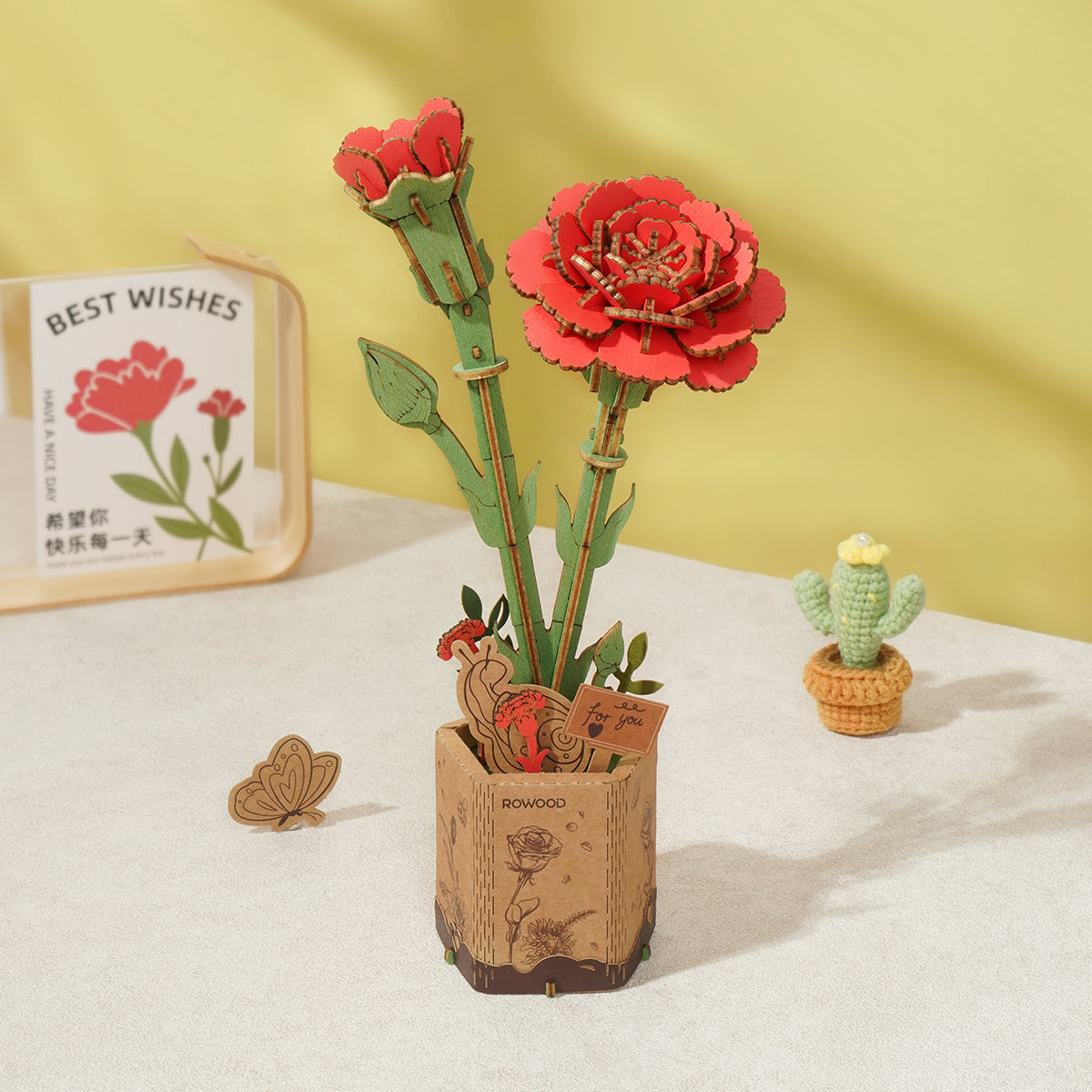 Rowood Wooden Flower Bouquet TW01H 3D wooden puzzle, hands assembling laser-cut wooden pieces