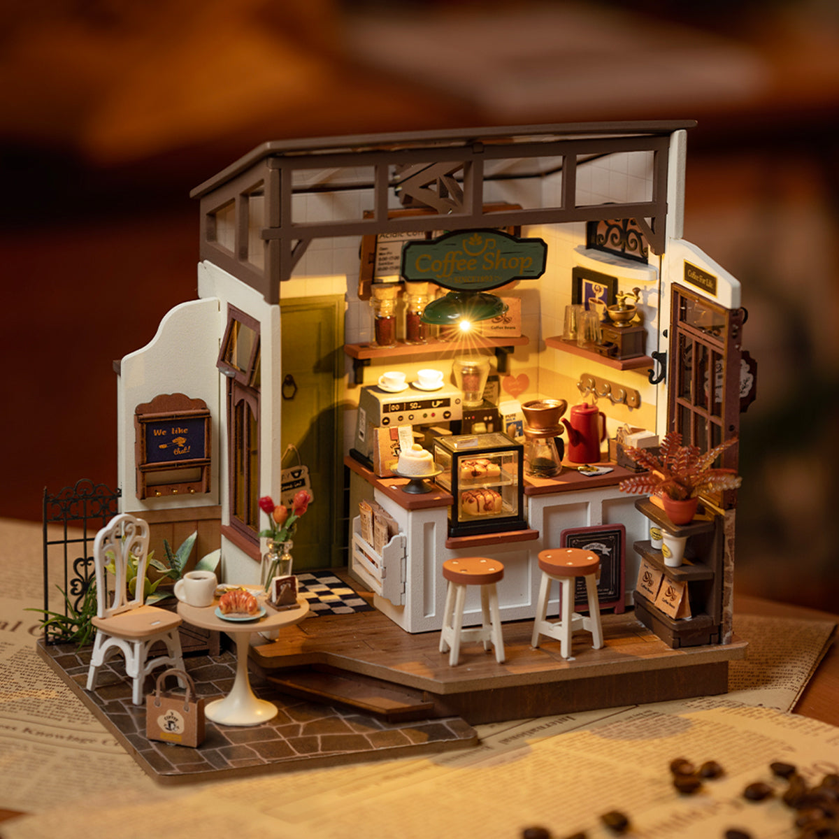 Rolife Flavory Café Miniature House DG162 DIY book nook miniature kit, scale comparison alongside accessories