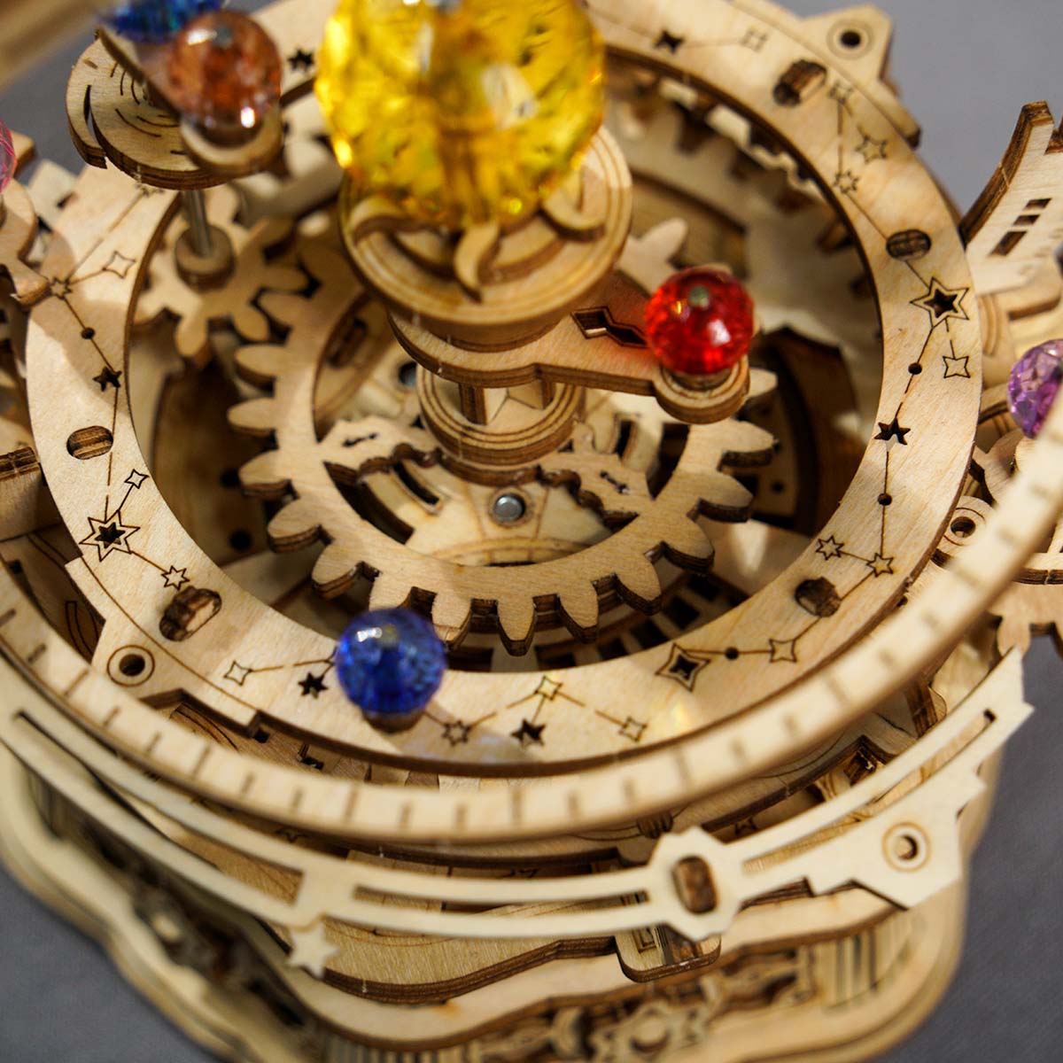 ROKR Starry Night Orrery Mechanical Music Box AMK51 mechanical music box wooden kit, completed model displayed on a shelf