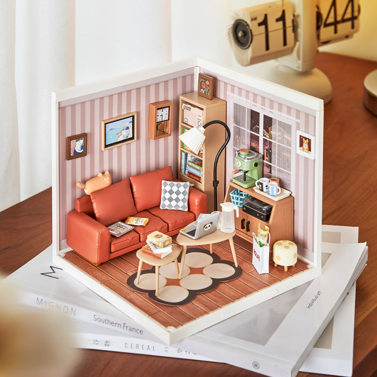 Rolife Cozy Living Lounge DW007 completed miniature with a red sofa, round coffee table, bookshelf and green espresso