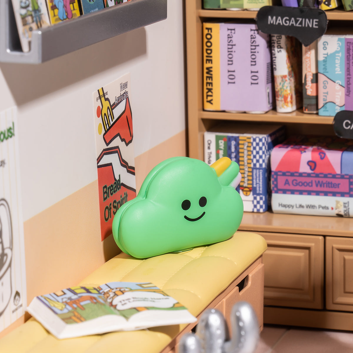 Rolife Super Creator Fascinating Book Store DW004 DIY book nook miniature kit, interior cutaway showing inner mechanism
