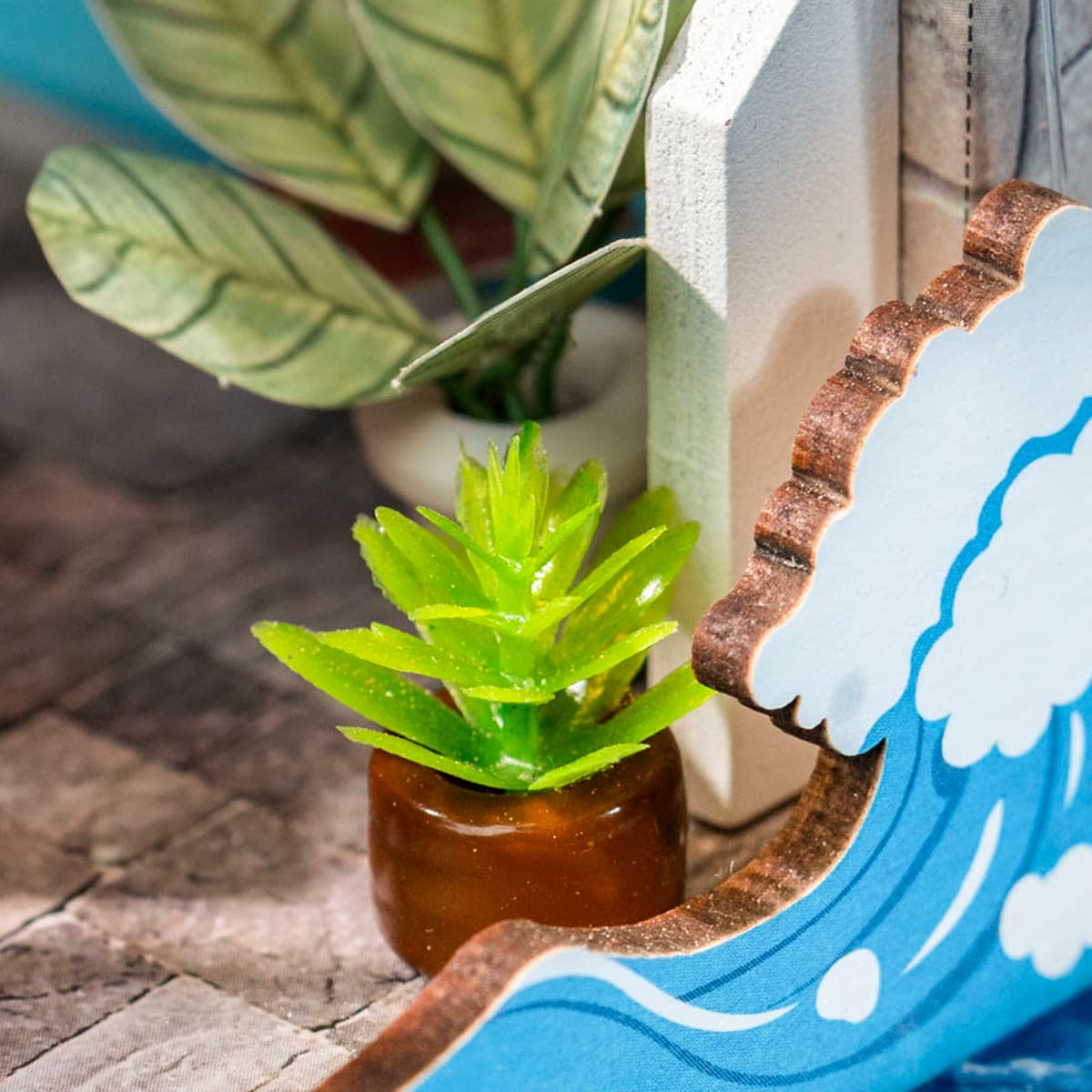 Rolife, Sea Holiday Restaurant, DS039, DIY book nook kit, detail close-up