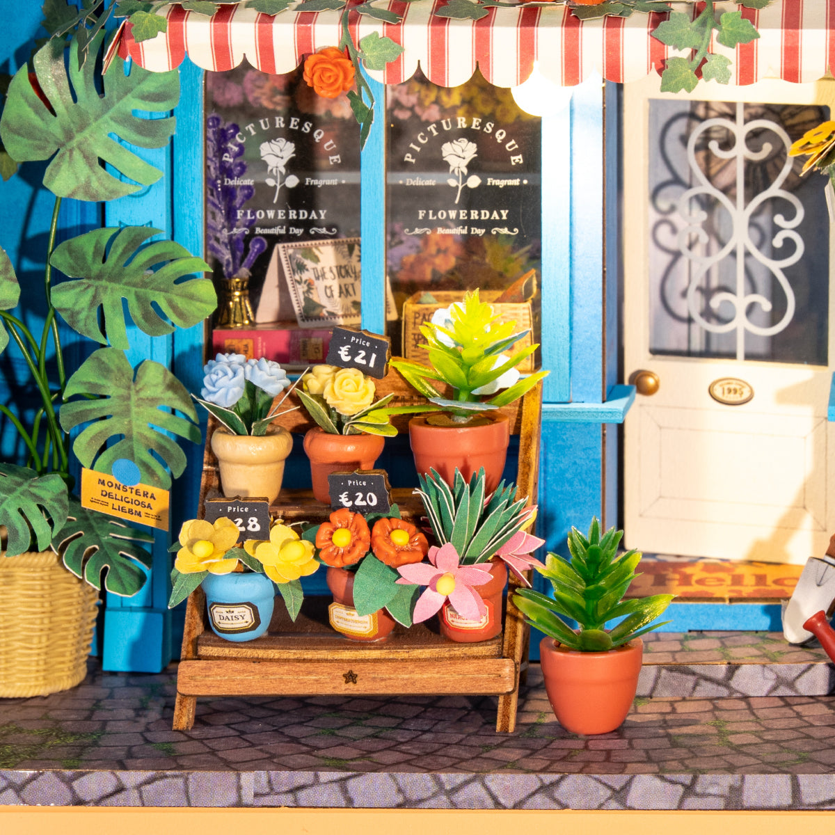 Rolife Daily Fresh Flower 3D Wooden Puzzle DP003 3D wooden flower puzzle, close-up of interior components and accessories