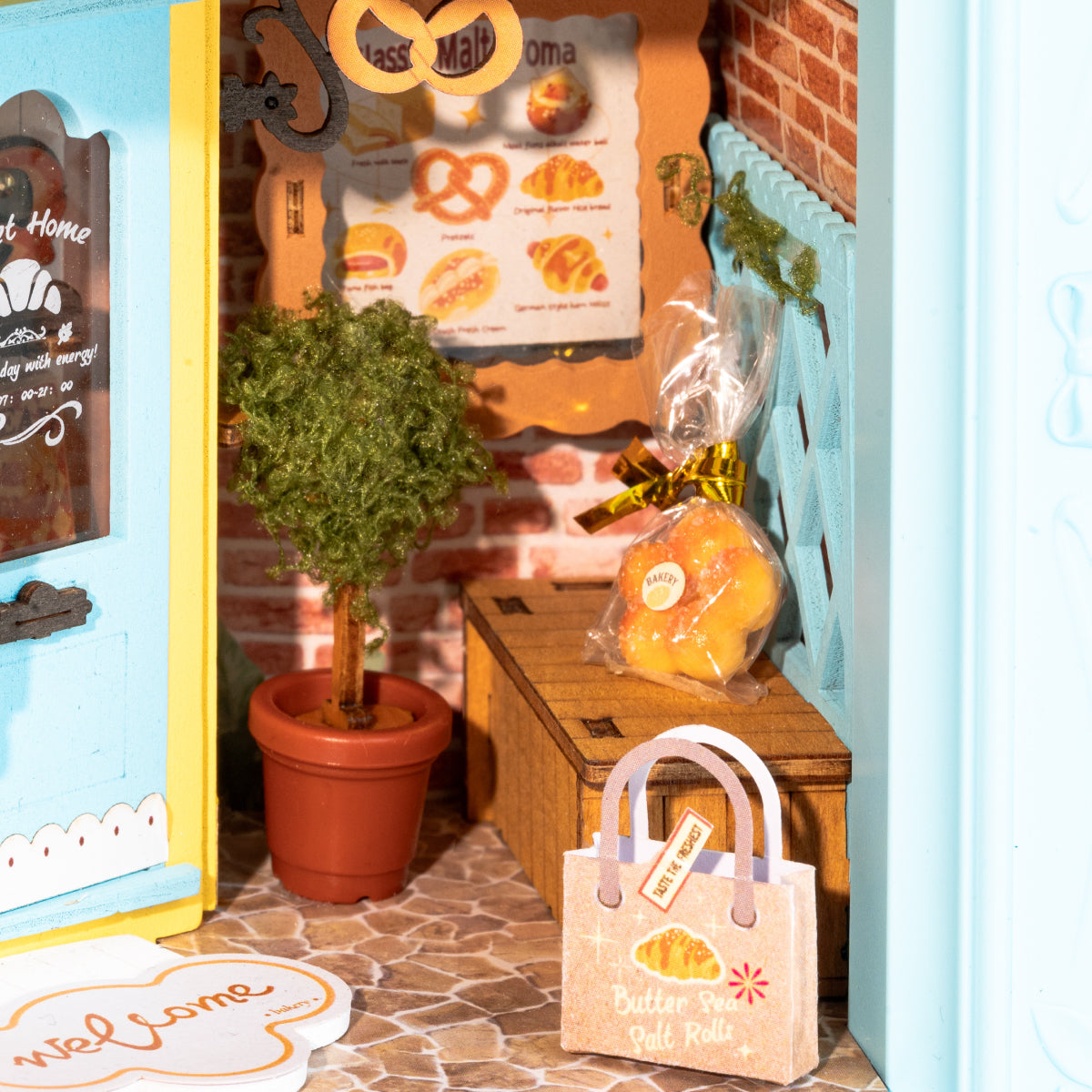 Rolife Fluffy Cat Bakery 3D Wooden Puzzle DP001 3D wooden puzzle model, top-down view of layout and arrangement