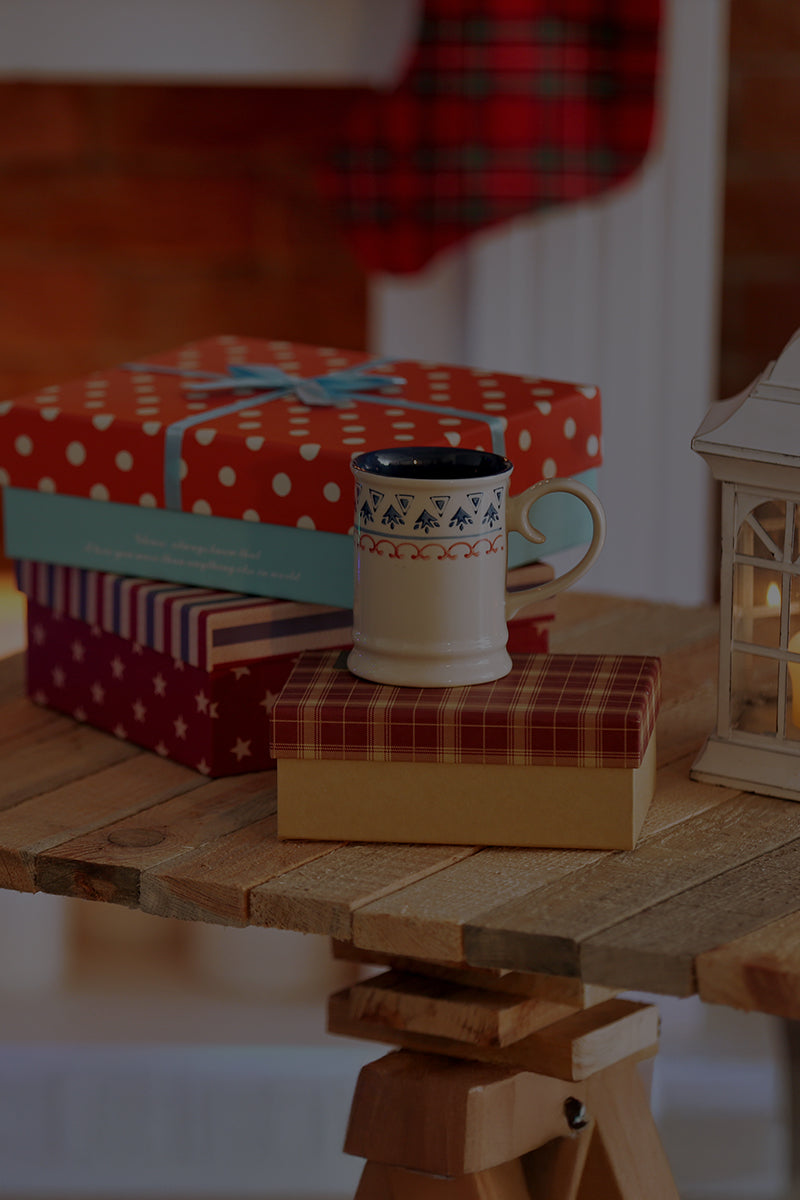 Robotime Online Home Gifts PC banner, red polka-dot gift box with ceramic mug beside a glowing white lantern
