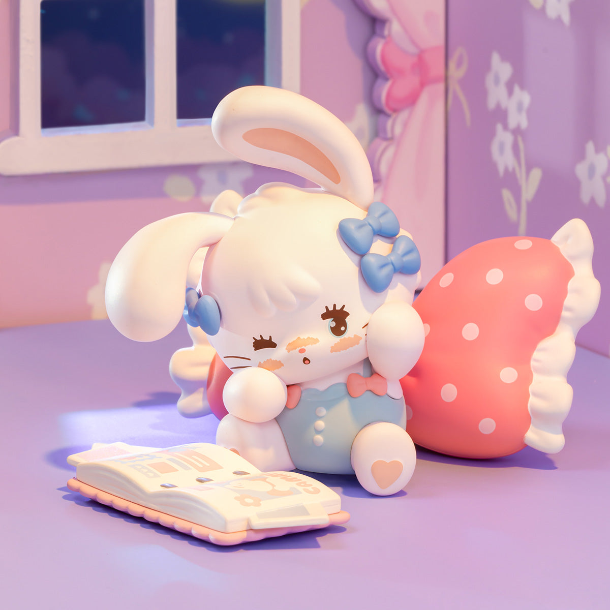Rolife Mikko Babies' Little World Surprise Figure Doll MAXX, close-up of interior components and accessories
