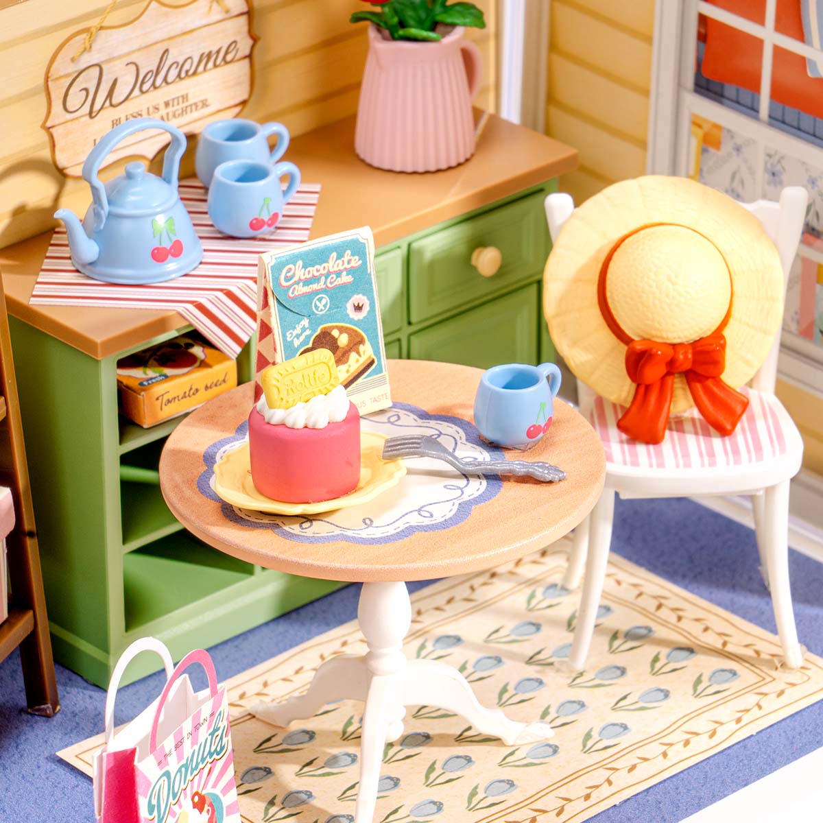 Rolife Sunshine Sip Porch Miniature House DWS07B DIY miniature house kit, top-down view of layout and arrangement