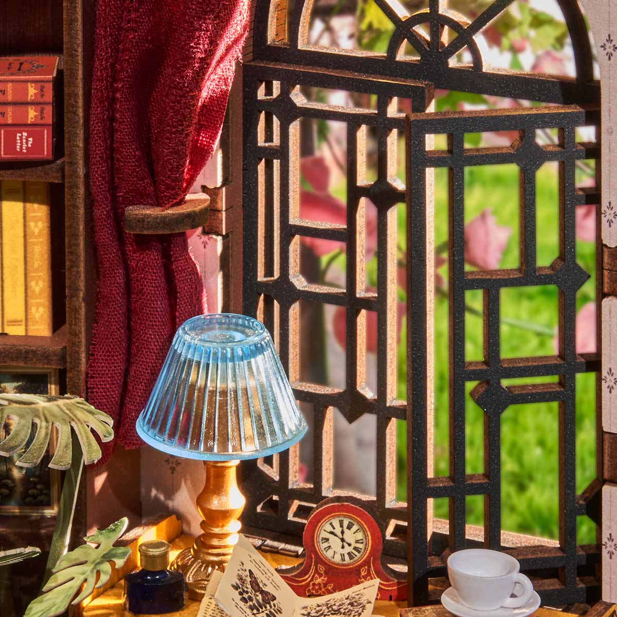 Rolife Silent Corner Study DIY Book Nook TGE02, 3D wooden book nook puzzle diorama, top-down view
