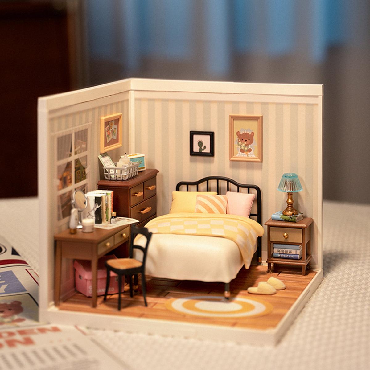 Rolife Sweet Dream Bedroom DW009 DIY book nook miniature kit, decorative miniature scene with figures
